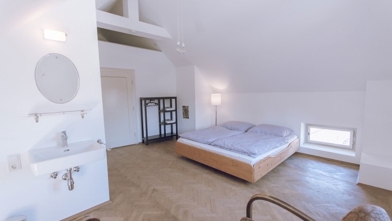 Double room "CAROLINA", © Zweitwohnsitz, Photographs by Valerie Eccli