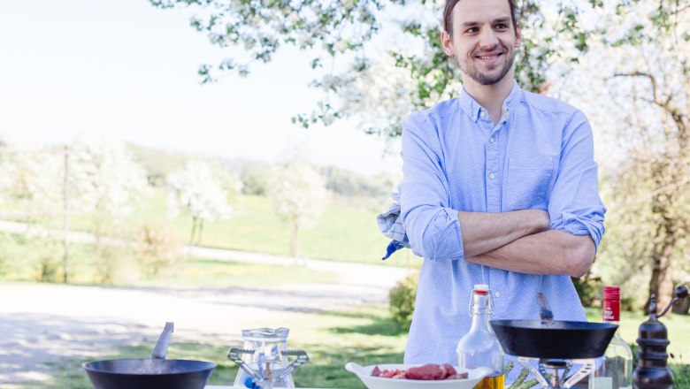 Chef Wolfgang Pillgrab spoils the guests, © schwarz-koenig.at