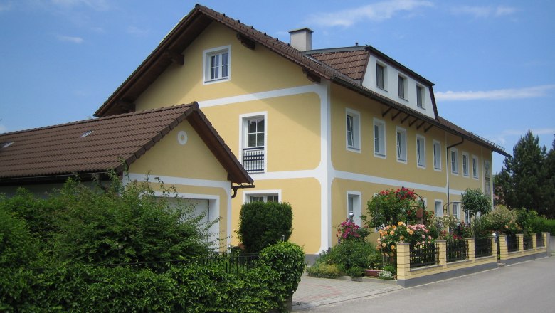 Guest house exterior view, &copy; G&auml;stehaus Schabel-Zehetner