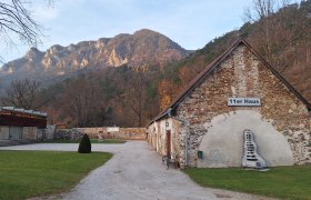 Exterior view of the 11er Haus with mountain scenery in the background.