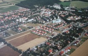 Aerial view of Ebergassing with houses and fields.