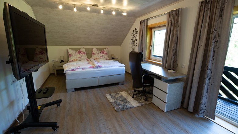 Bedroom with balcony, © Gerlinde Hofmaier