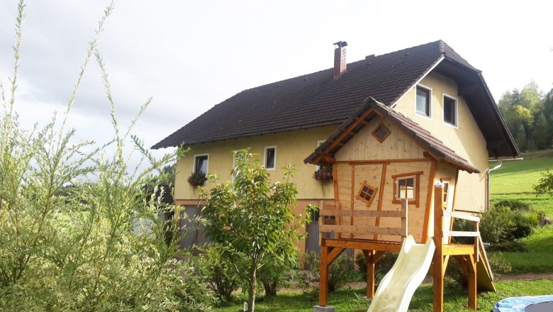 Vacation apartment with playground, &copy; Stoagrawihof, Fotograf Gisela Paulnsteiner