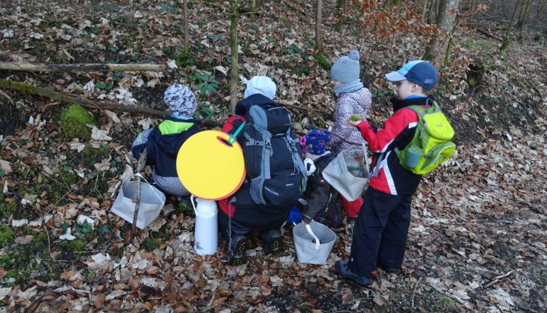 Forest bathing children, © Susanne Hirner