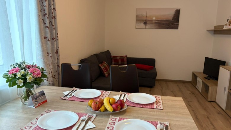 Dining table in the Teichwies'n Alm Dependance, &copy; Selinger Martin