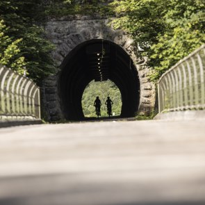 Cycling through the tunnel in Opponitz, © Mostviertel Tourismus, Velontour.info