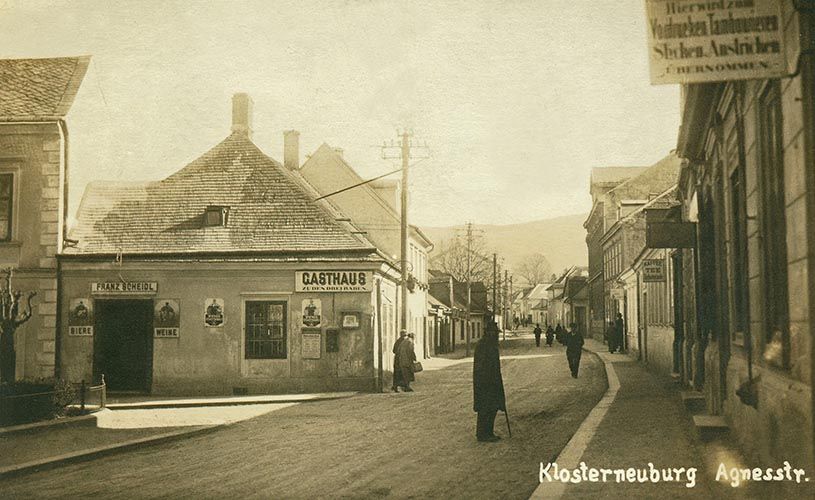 Uptown - a restaurant even back then!