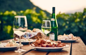 Culinary delights at the wine tavern, &copy; Andreas Hofer