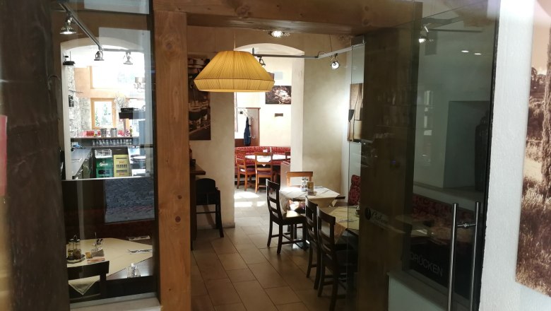 Pizzeria Corleone interior view, © Roman Zöchlinger