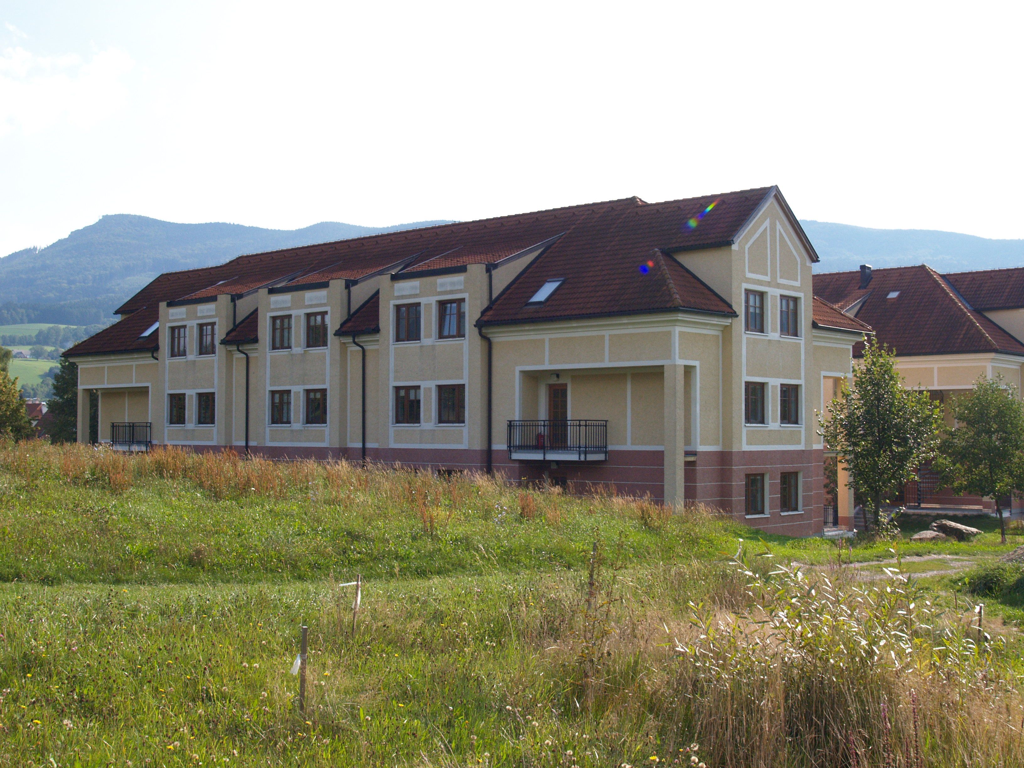 Guest house and private boarding school of the HLUW-Yspertal in a rural setting.