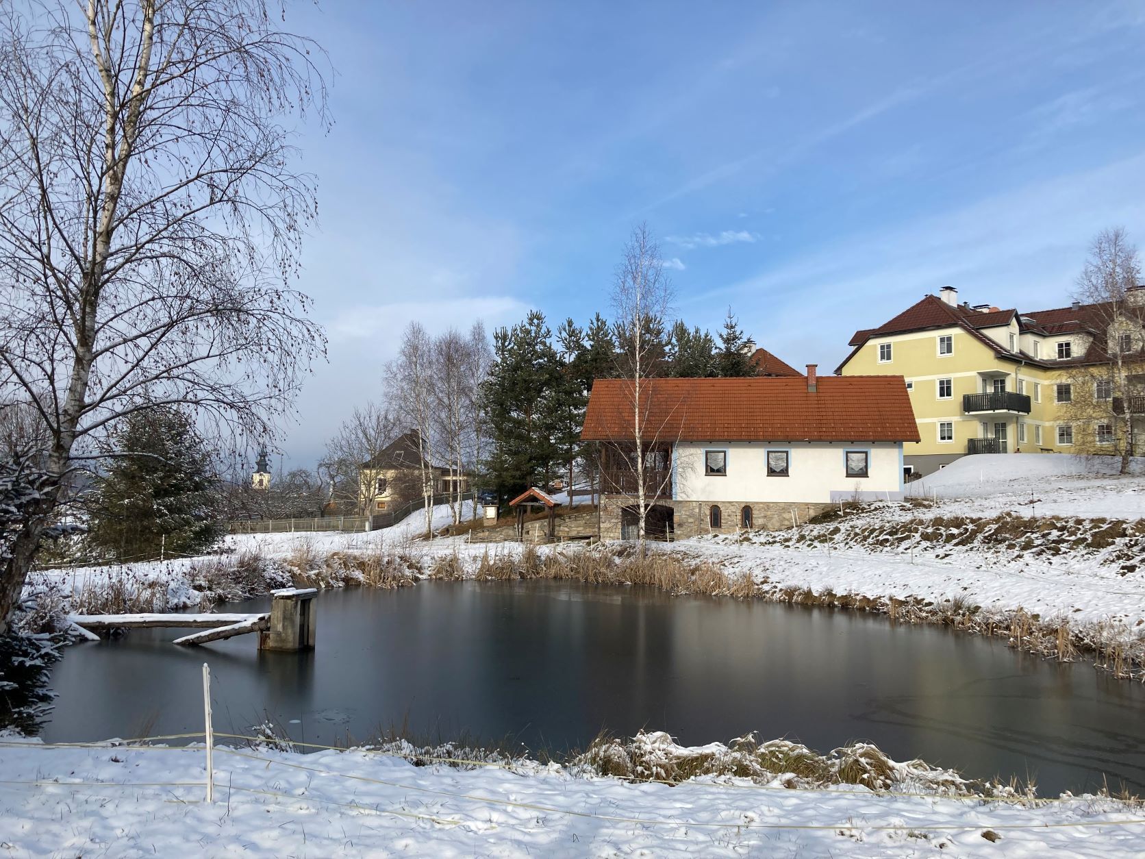 Pond-with-fishing-house