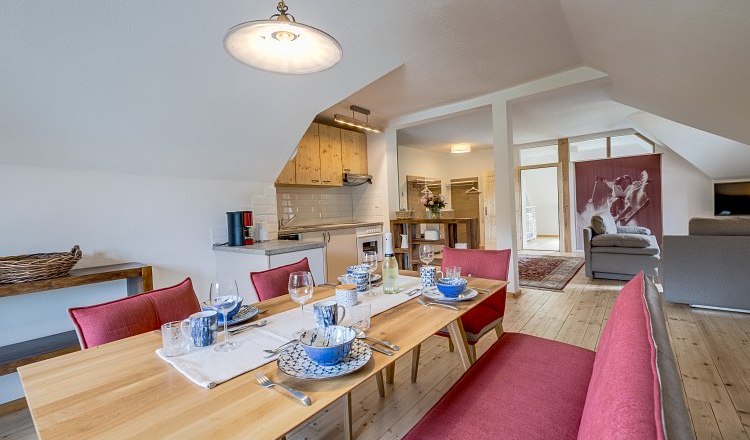 Herrenhaus See-Superior with balcony and lake view, © Ferienwohnungen Herrenhaus