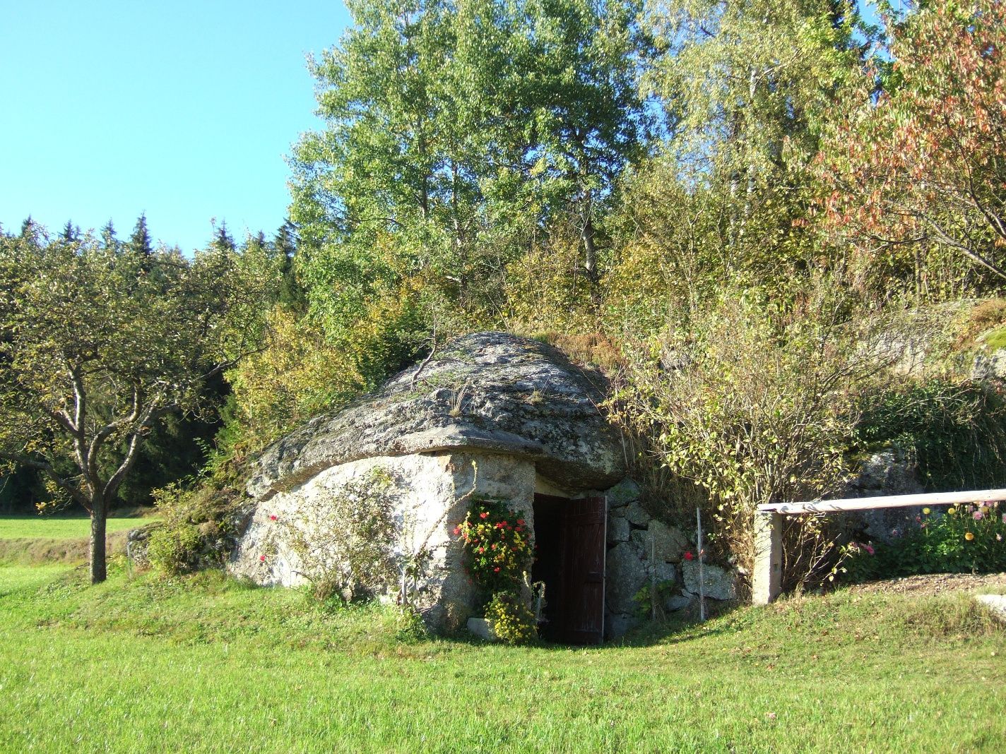 Rock cellar near Altmelon
