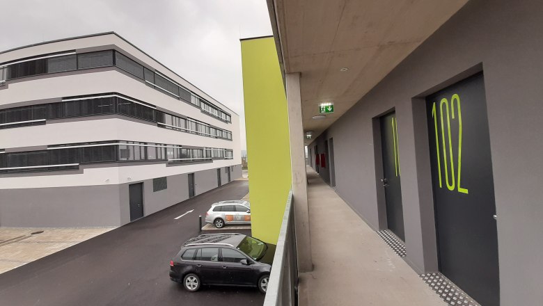 Entrance, &copy; Office Base Bad V&ouml;slau Projekt GmbH