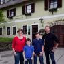 A family stands in front of a building labeled 'Weinbau Gebetsberger'.