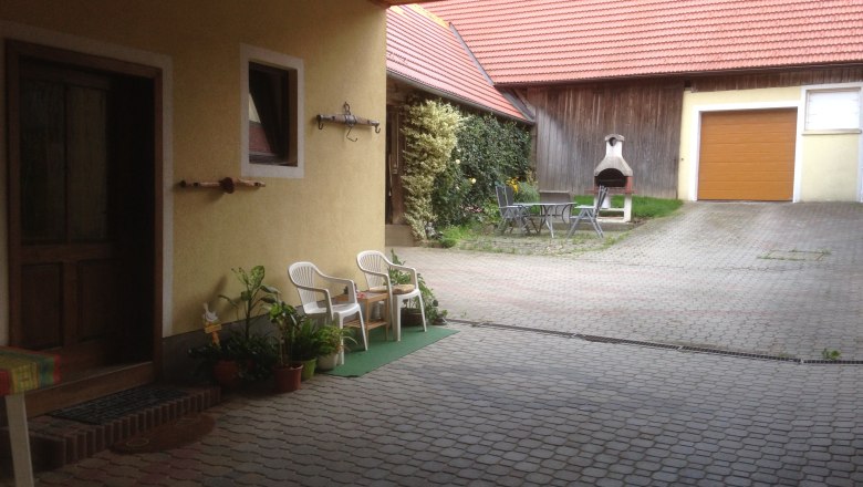 Yard, &copy; Amstetter's Ferienwohnung