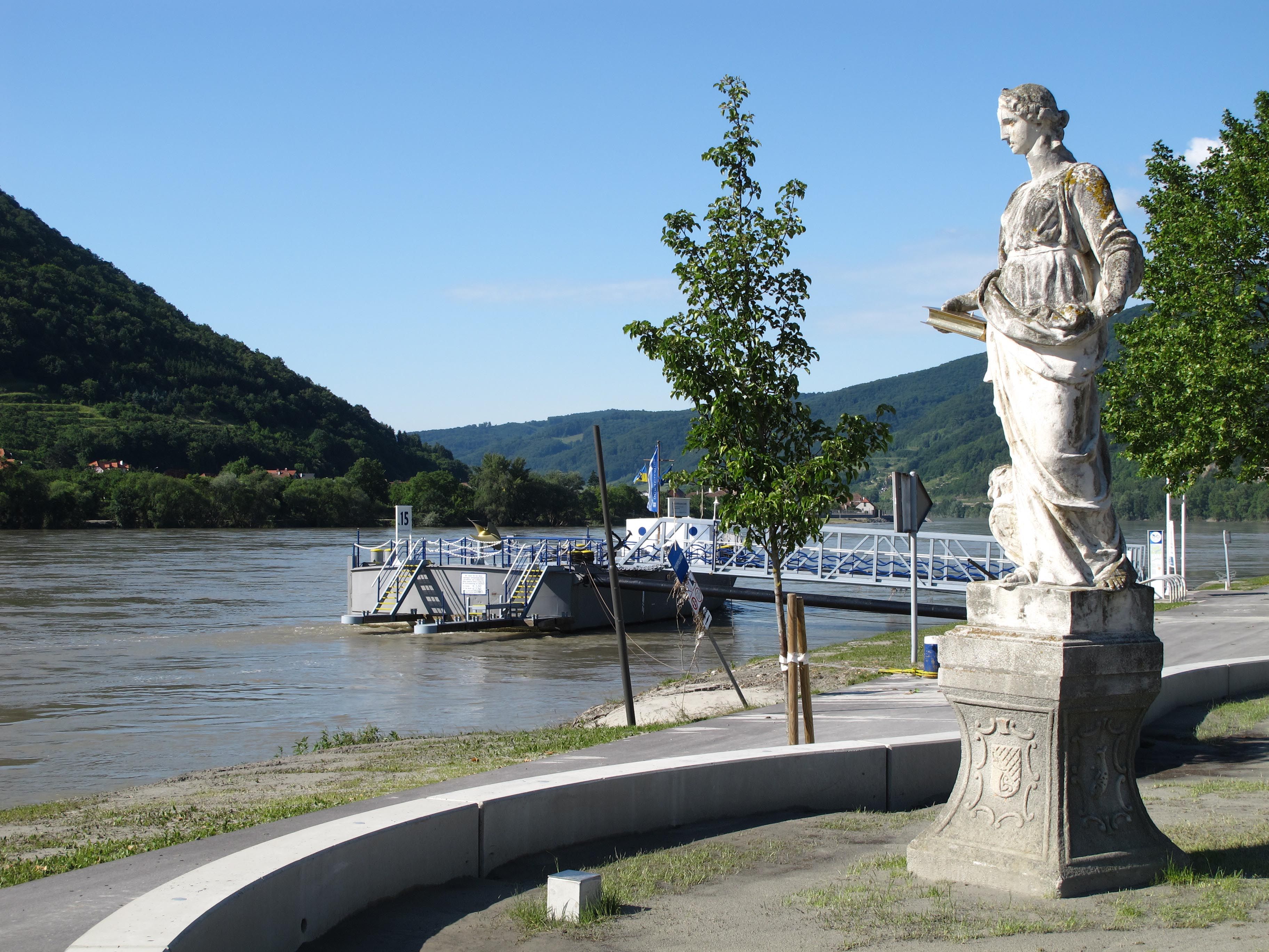 Danube banks in Spitz