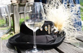 wine glass with stone grass, © Jutta Mucha Zachar