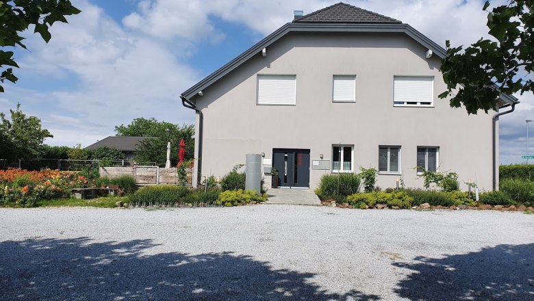 Wine taverns & Reisinger winery, &copy; Heurigen & Weinbau Reisinger