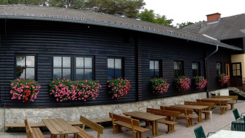 Forest hut on the Guglzipf, © Wikimedia Commons