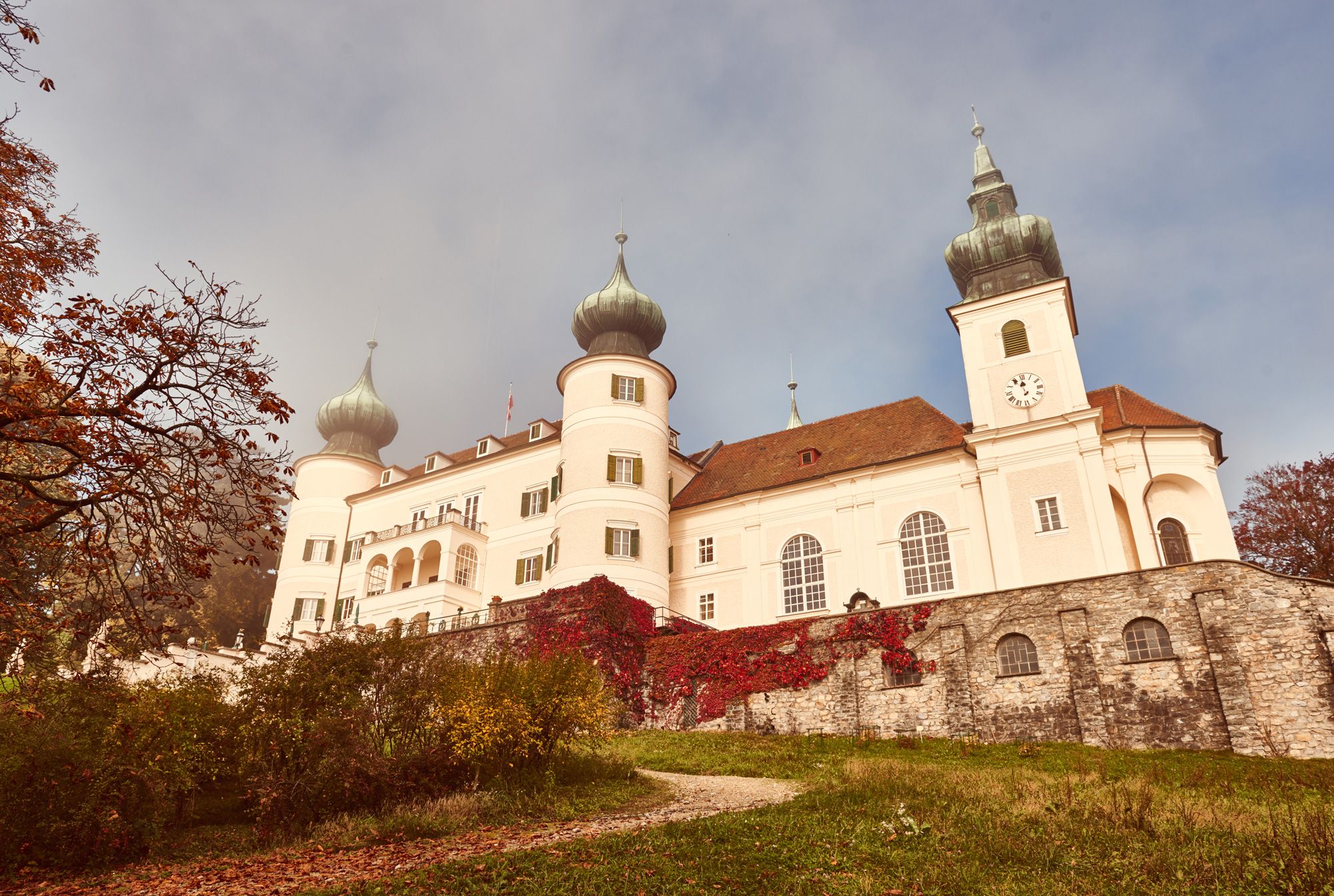 Artstettten Castle with foliage in autumn colors