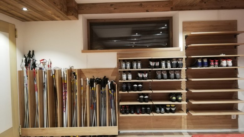 Ski boot room, &copy; Gschoadwirt