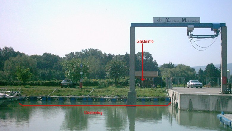 Guest jetty at the Muckendorf yacht club with car and trees in the background.