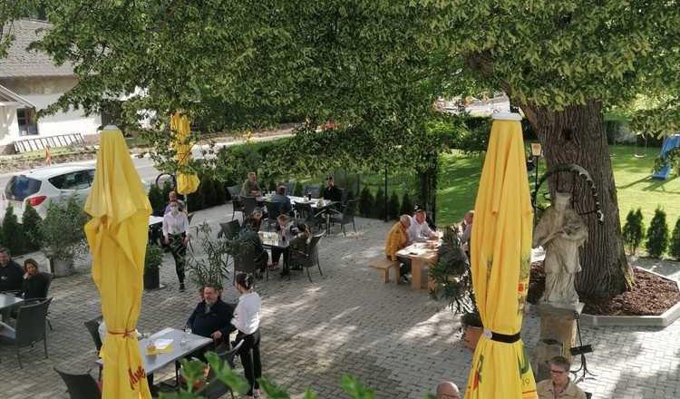 Guest garden at Gasthof Schiffmeister, &copy; Gasthof Schiffmeister