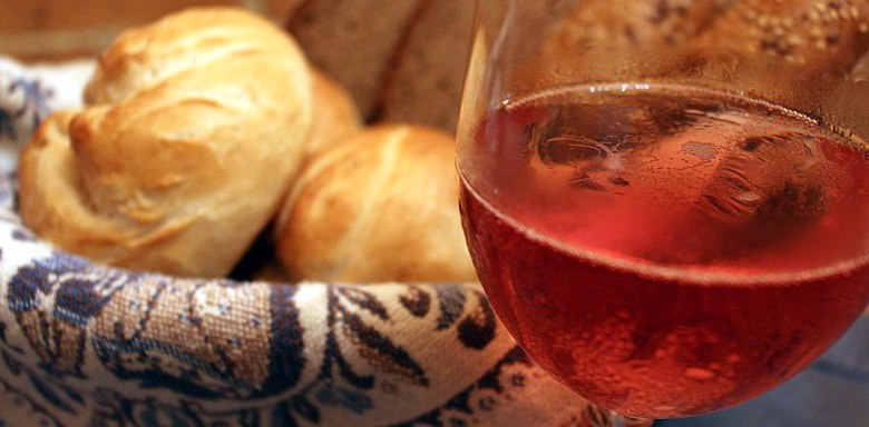 Wine and Wachauer Laberl at the Gruber winery, &copy; Weingut Gruber