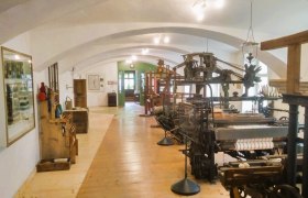 Looms industrialized with punched tape