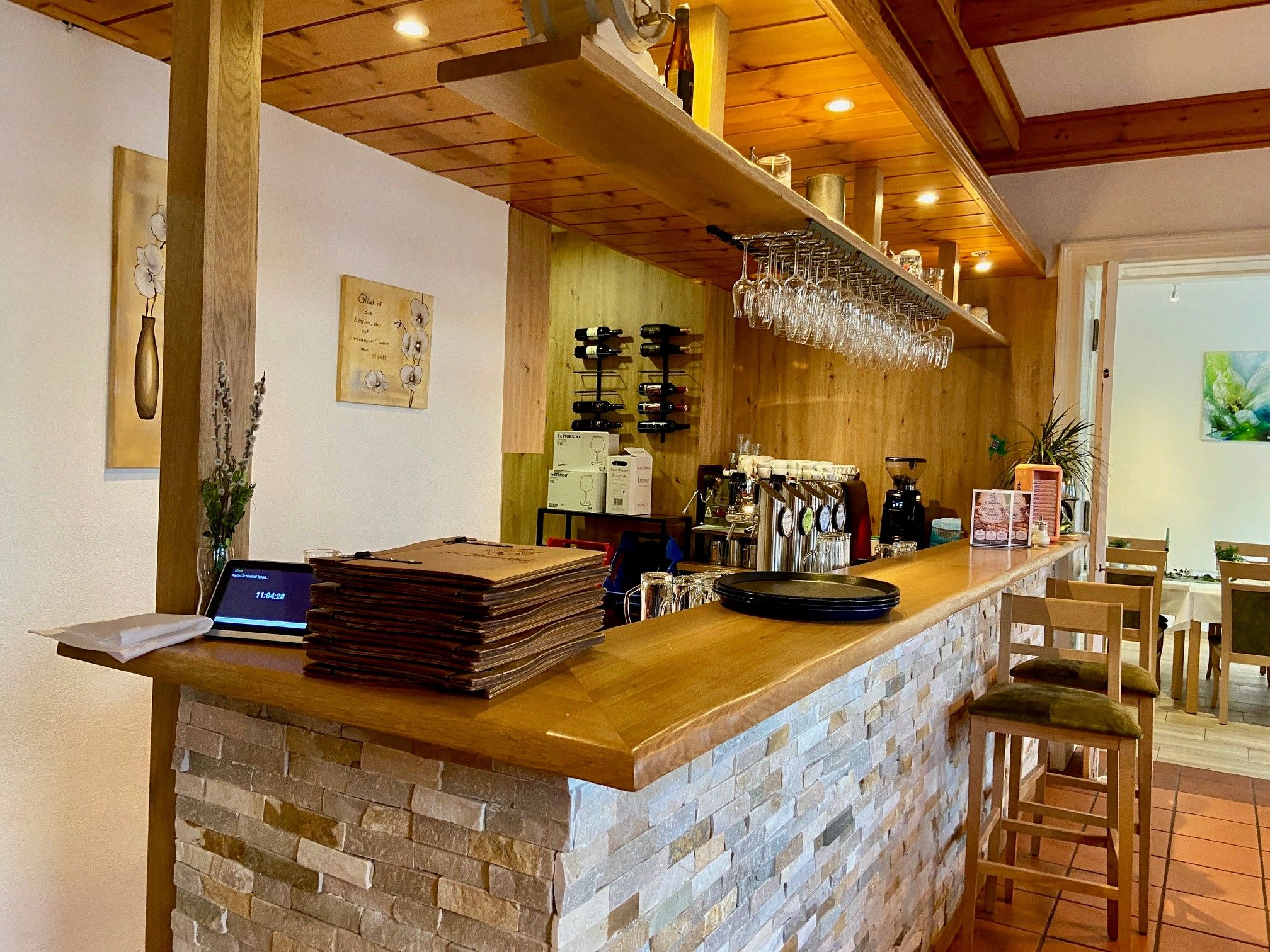 Cozy bar with wooden counter and stools in the Sankt Johannerhof.
