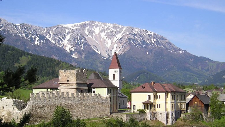 Puchberg ruins in front of a snow-covered mountain massif.