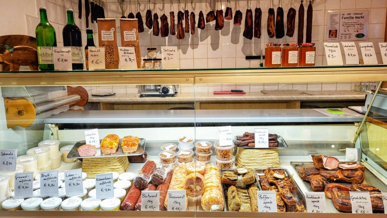 Markl farm sale, &copy; Verena Schnatter