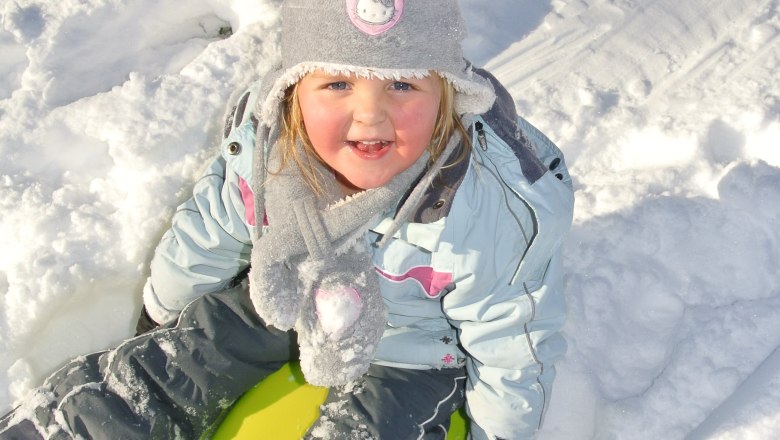 Tobogganing is great fun even for the little ones., © Carina Korntheuer