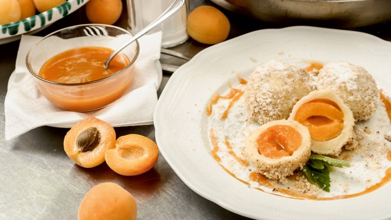 Apricot dumplings in Lilli's apricot garden, &copy; Rita Newman