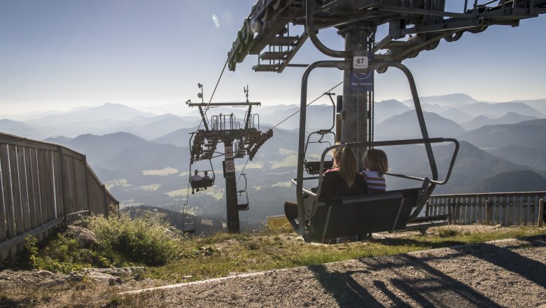 Leisurely lift ride up the Gemeindealpe, © Robert Herbst