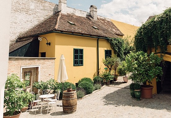 Südländisches Flair im Weingut, © Weingut Ebner-Ebenauer