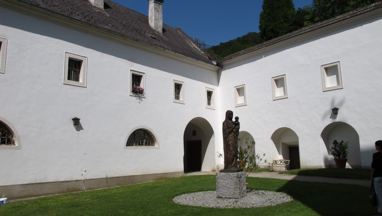 Inner courtyard of Sch&ouml;nb&uuml;hel Monastery, &copy; Donau N&Ouml; Tourismus/JMZ