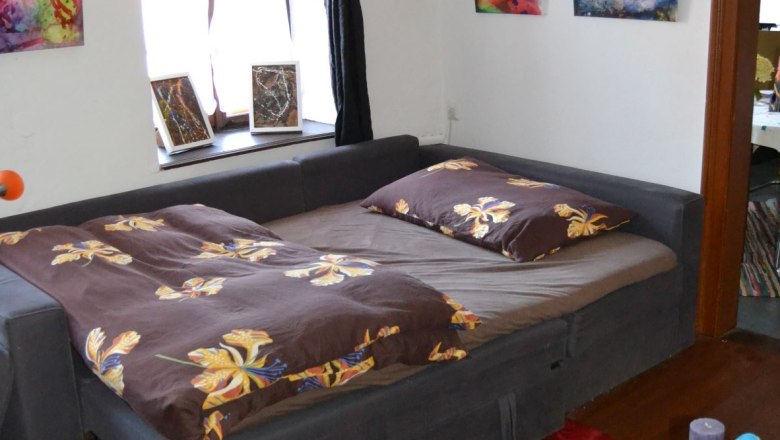 Sleeping area in the living room, © Seebacher