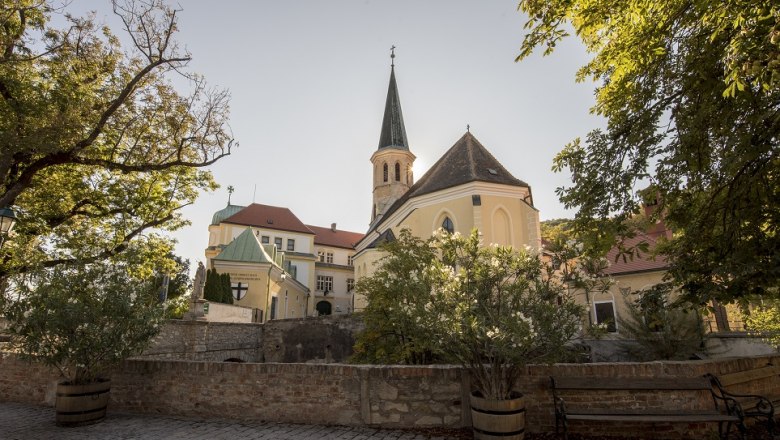 Church with pond, &copy; Marktgemeinde Gumpoldskirchen