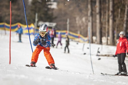 Skiing fun for children in Puchberg am Scheeberg, © Wiener Alpen/Martin Fülöp