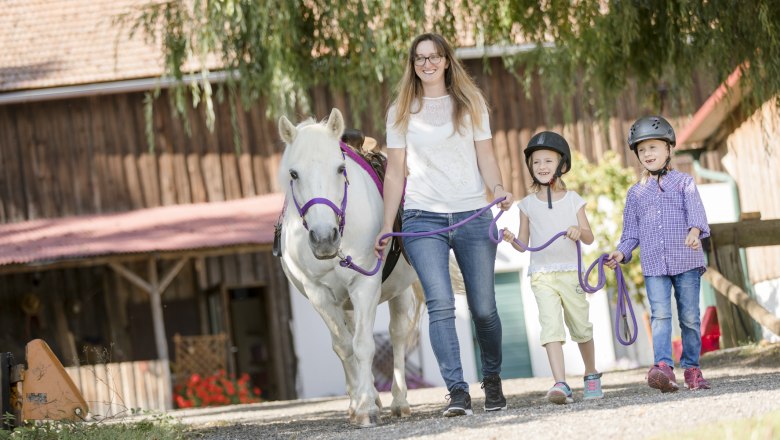 Riding lessons, © schwarz-koenig.at