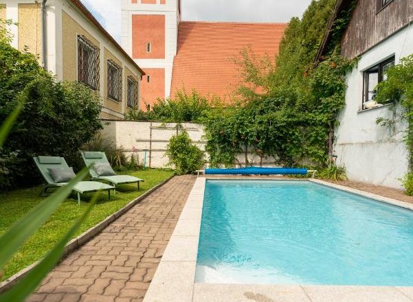 Swimming pool in the garden, © Guestia GmbH
