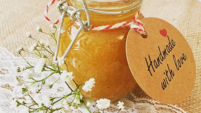 Homemade apricot jam, &copy; Fam. Ritz