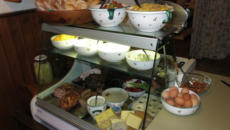 our Heurigen buffet, &copy; us