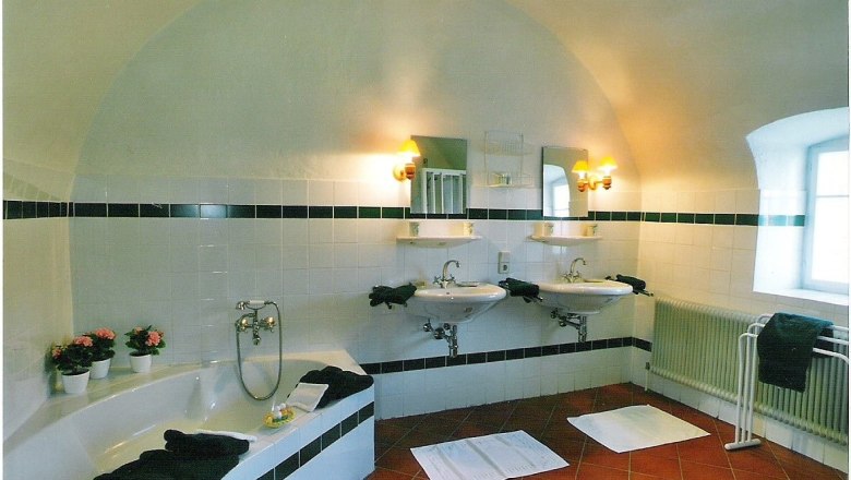 Bathroom 1, © Stephanie Szápáry