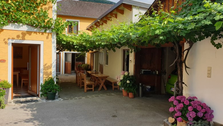 Courtyard view, © Familie Ebner Courtyard view, © Familie Ebner