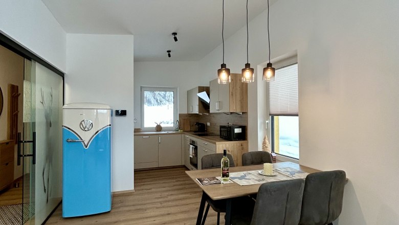 Fully equipped kitchen and dining area, &copy; Waldzauber Hirschenwies