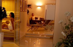 Sauna area with candles in Hotel Schachner, © Hotel Schachner