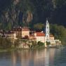 View of Dürnstein with the Danube in the foreground.